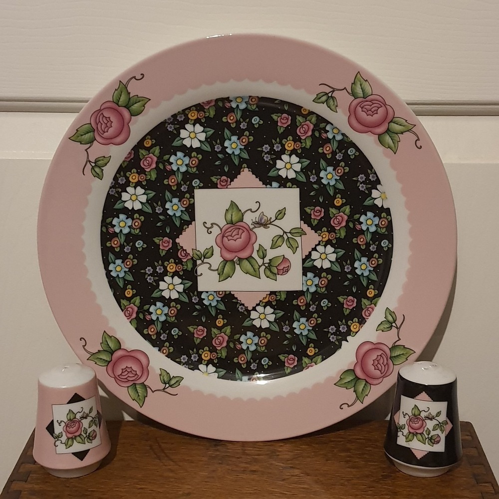 Vintage 2002 Mary Engelbreit Enesco 12" Plate And Salt & Peper Set Black & Pink